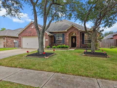 Photo of 407 Crimson Coast Drive, League City, TX 77573 (MLS # 65479714)