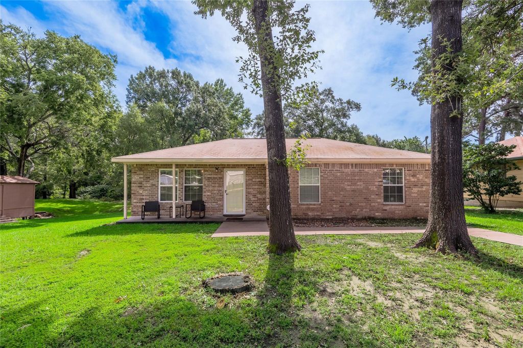 Photo of 405 Peacock Path, Trinity, TX 75862 (MLS # 38740994)