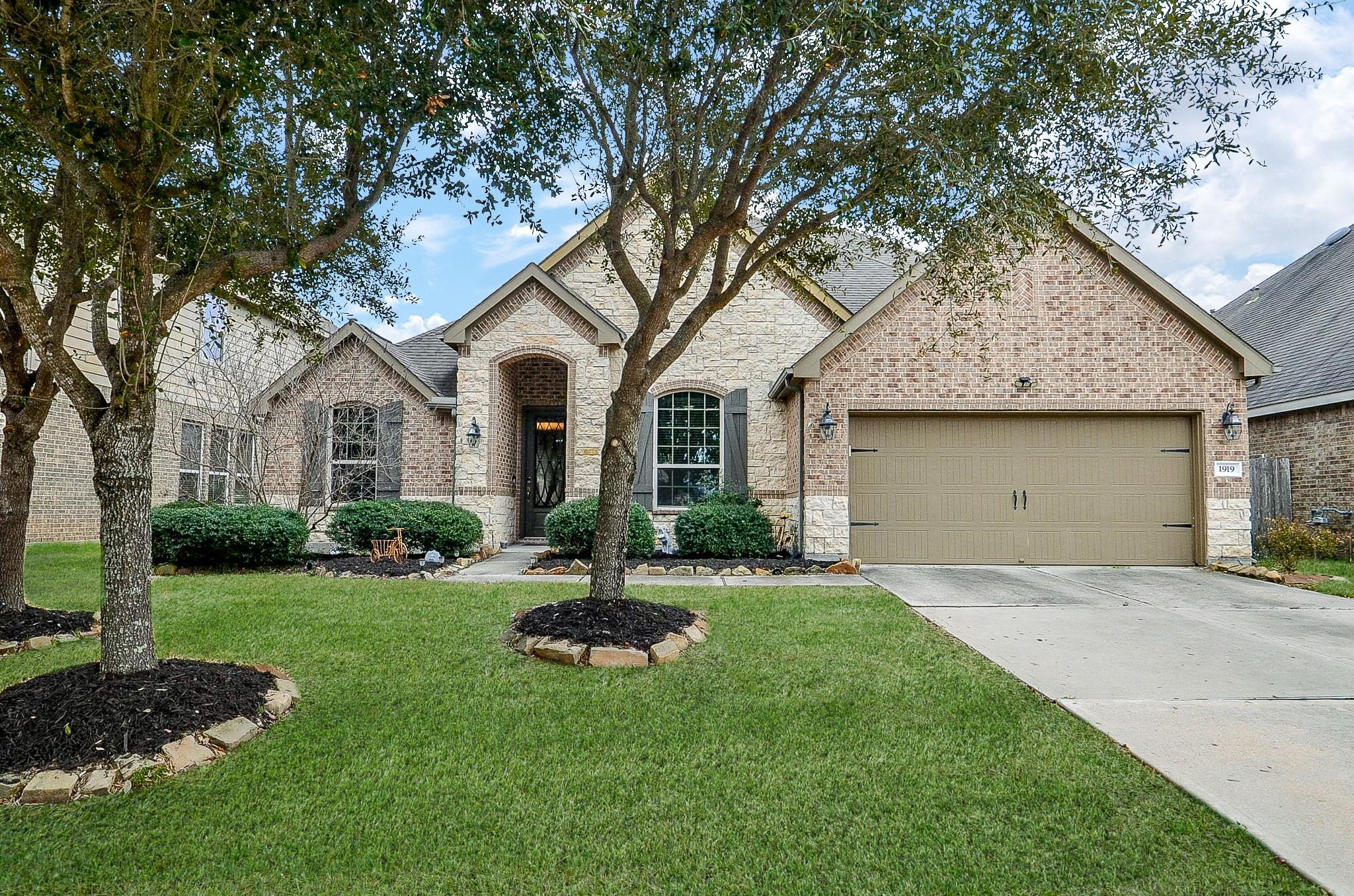 1919 Ascot Dew Court