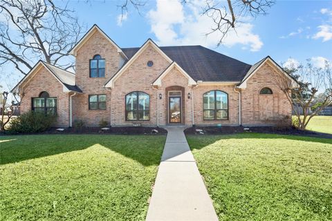 Homes For Sale - 215 Ridgemont Drive<br/> Alvin, TX 77511