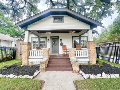 Photo of 4006 Oak Ridge Street, Houston, TX 77009 (MLS # 46713084)