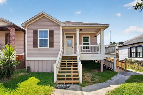 Photo of 919 Postoffice ST, Galveston, TX 77550 (MLS # 60676675)