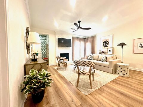 Photo of 2001 Bering Drive #7L, Houston, TX 77057 (MLS # 27148189)