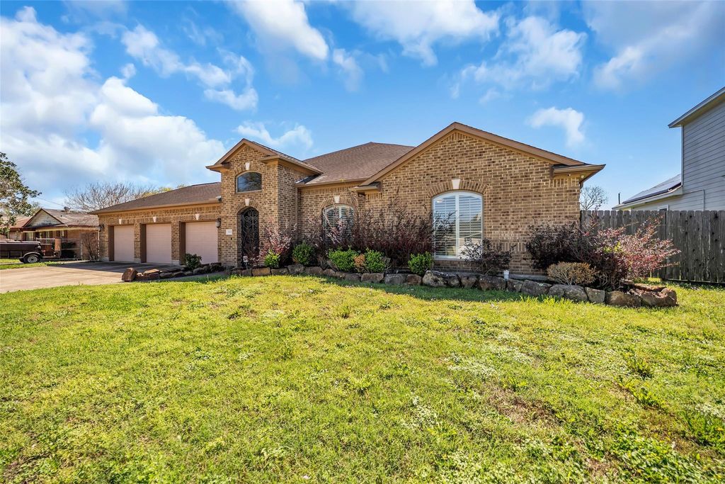 Photo of 4818 Briscoe Street, Houston, TX 77033 (MLS # 17133645)