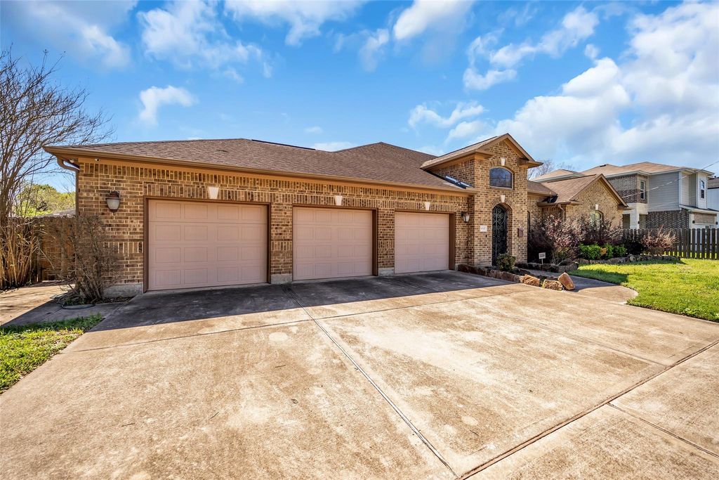 Photo of 4818 Briscoe Street, Houston, TX 77033 (MLS # 17133645)