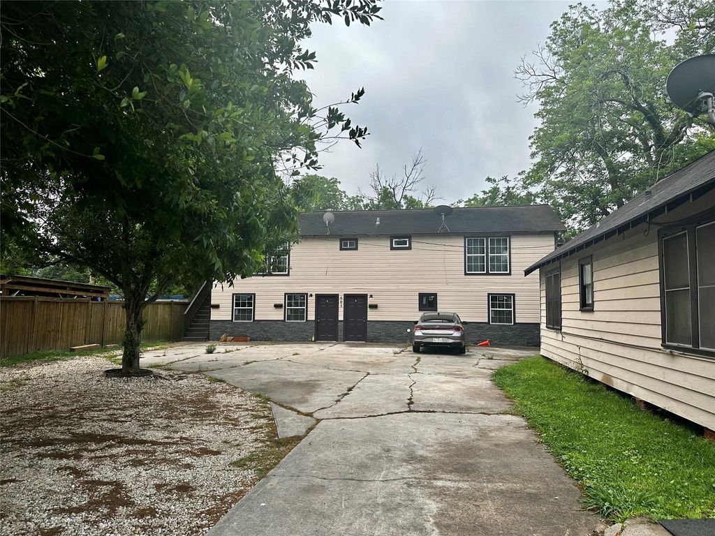 Photo of 605 E Hunnicutt Street, Baytown, TX 77520 (MLS # 36679298)