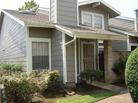 Photo of 12111 Lemon Ridge Lane #121, Houston, TX 77035 (MLS # 34278934)