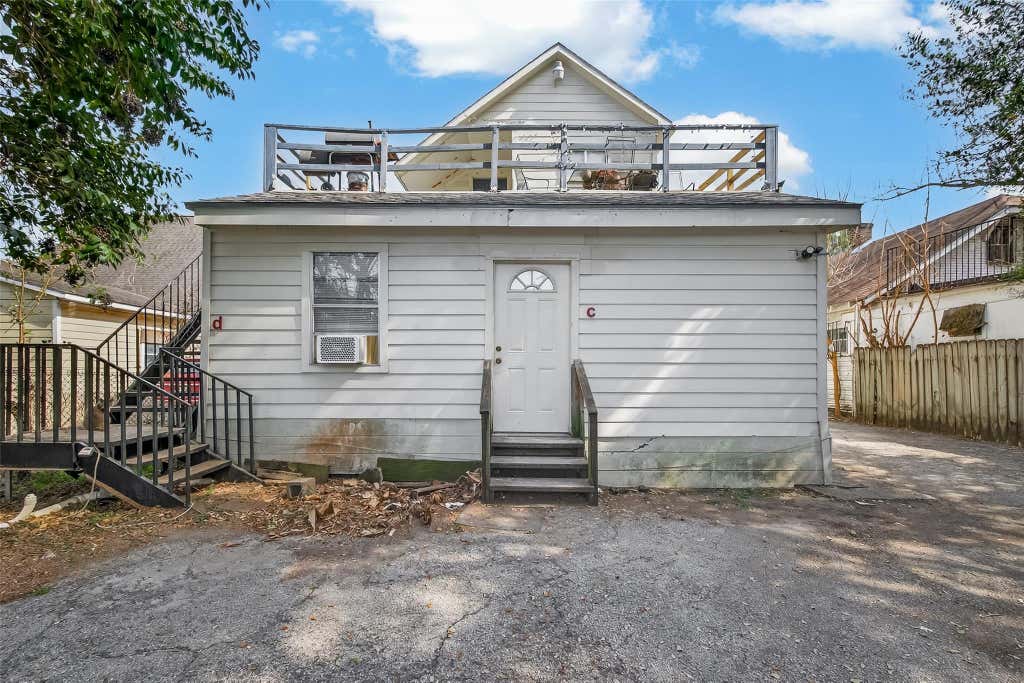 Photo of 216 Burr Street, Houston, TX 77011 (MLS # 82766858)