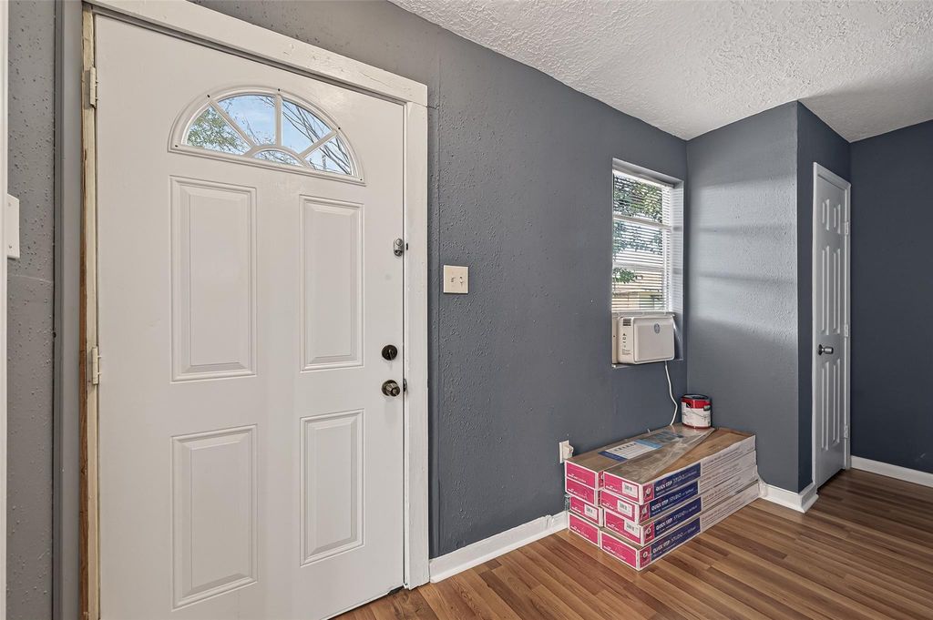 Photo of 216 Burr Street, Houston, TX 77011 (MLS # 82766858)