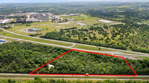 Photo of 2 Johnston Street, Alvin, TX 77511 (MLS # 20882130)