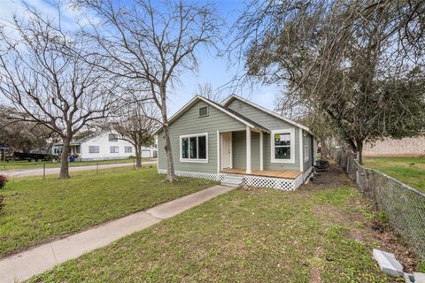 Homes For Sale - 726 10th Avenue<br/> Texas City, TX 77590