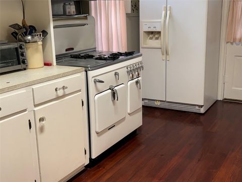 Tiny photo for 107 West Wheat Street W, Woodville, TX 75979 (MLS # 97458430)