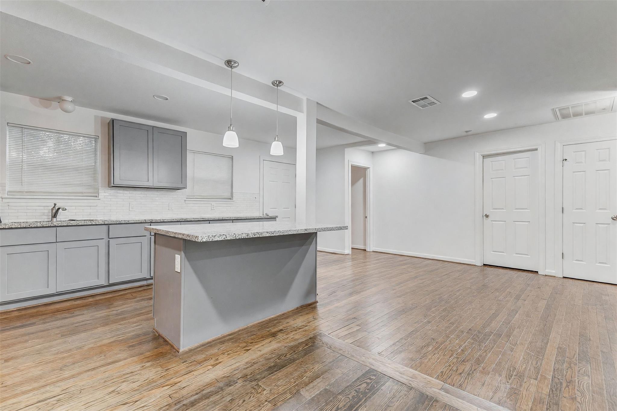 907 Whitaker Avenue