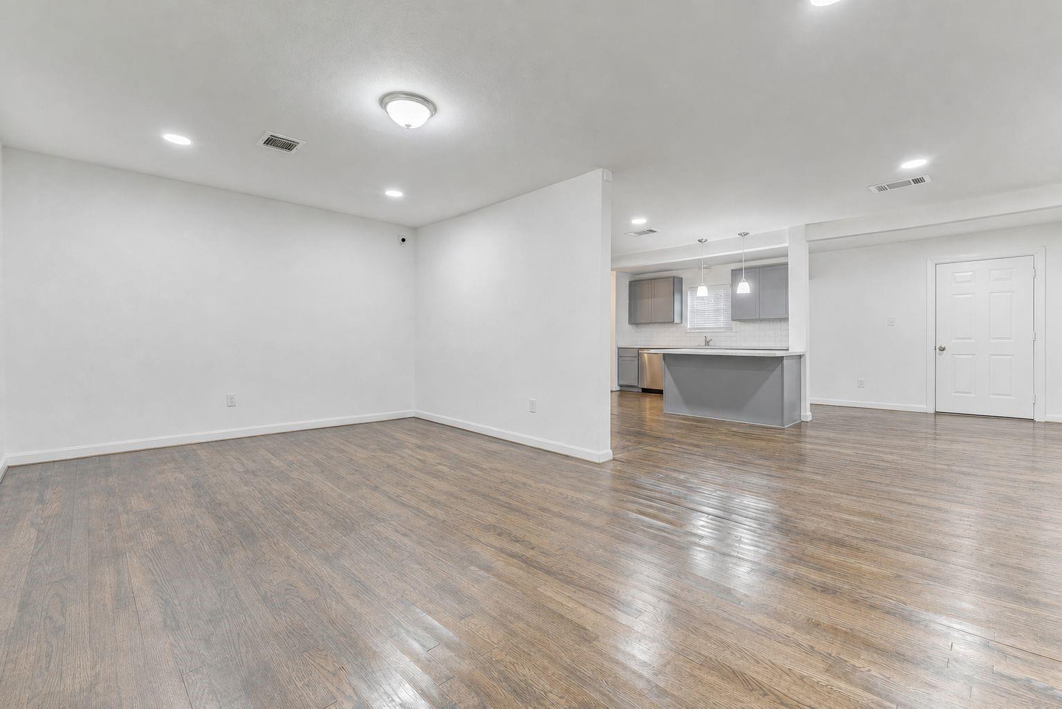 907 Whitaker Avenue