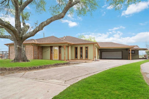 Photo of 10102 Buffum Street, Houston, TX 77051 (MLS # 66805033)