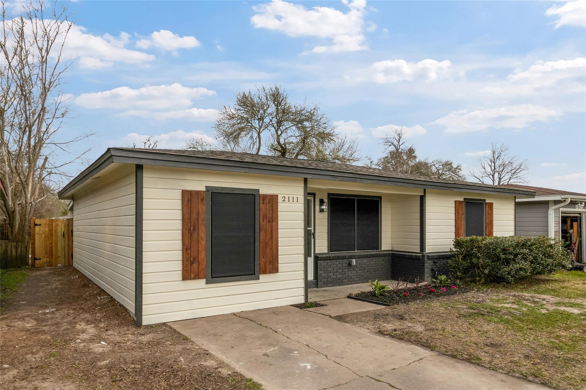 2111 Briar Lane
