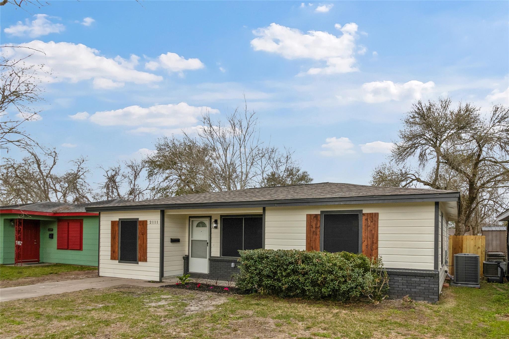 2111 Briar Lane