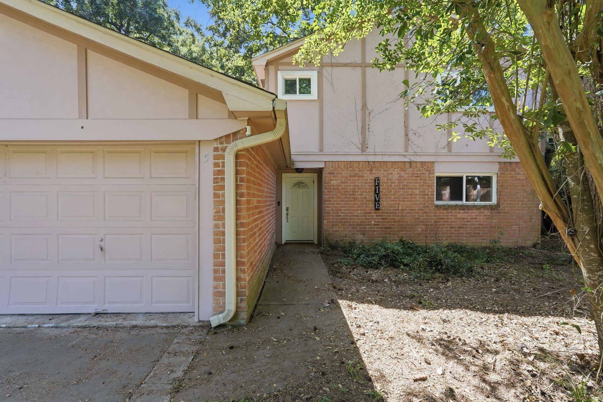 5 W Bigelow Oak Court