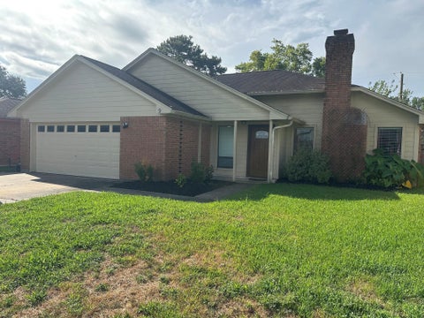 Homes For Rent - 9 Alexander Court<br/> Angleton, TX 77515