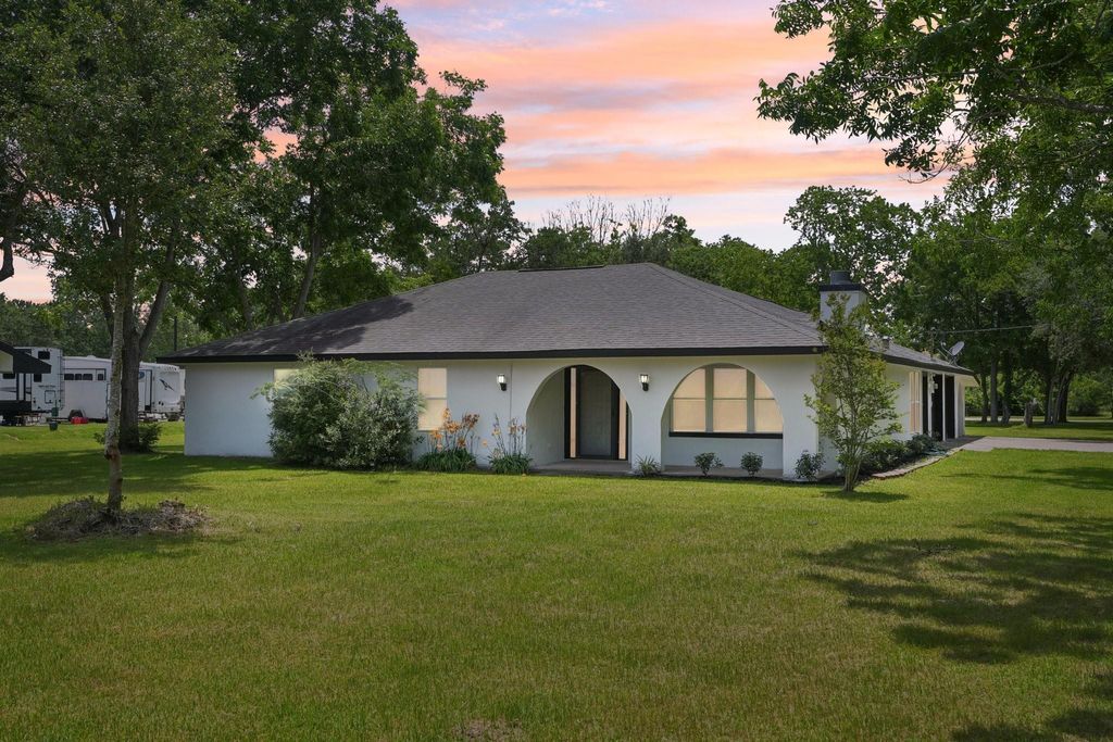 Photo of 8412 Avenue L, Santa Fe, TX 77510 (MLS # 17931515)
