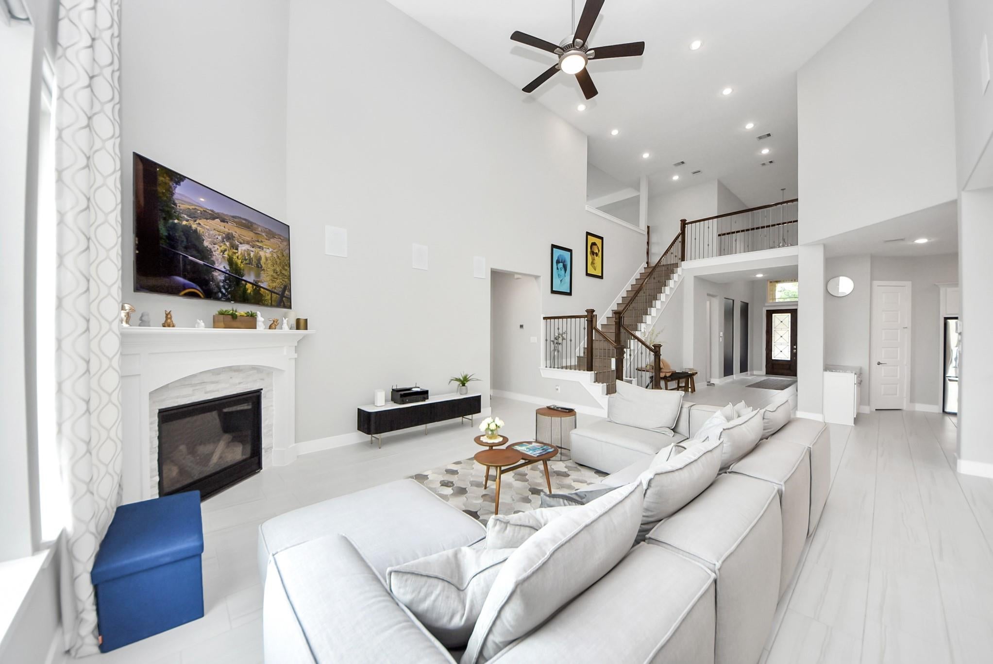 6535 Woodleaf Lake Loop