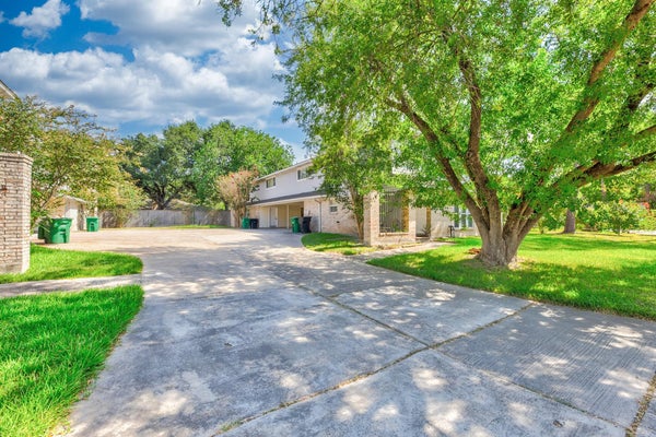 10810 SUGAR HILL DR, HOUSTON, TX 77042 - Image a4fdc167c403b9e8b41e9fbd73f00be3/514662384