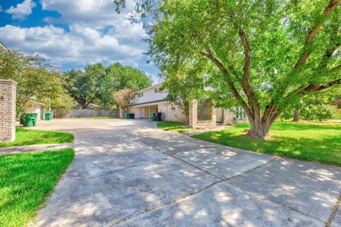 Photo of 10810 Sugar Hill Drive, Houston, TX 77042 (MLS # 53968343)