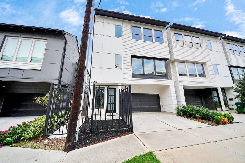 Photo of 615 Oakley Street, Houston, TX 77006 (MLS # 56709444)