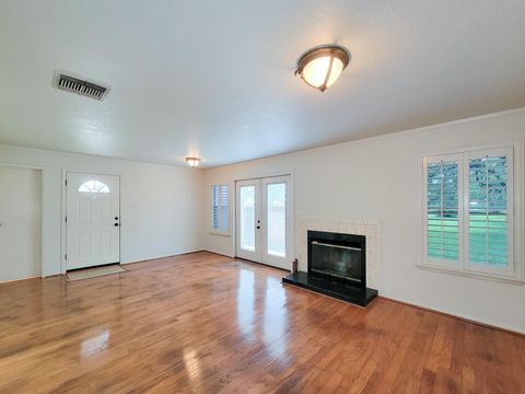 Photo of 418 Garland Drive #122, Lake Jackson, TX 77566 (MLS # 21939056)