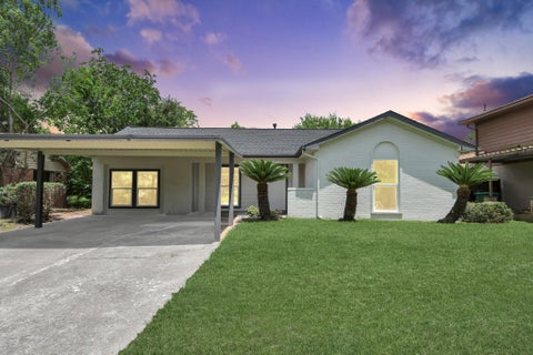 Photo of 11823 Leitrim Way, Houston, TX 77047 (MLS # 72930013)