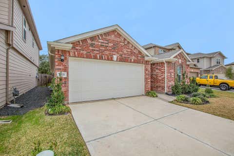 Photo of 6855 Knoll Spring Way, Houston, TX 77084 (MLS # 25940935)
