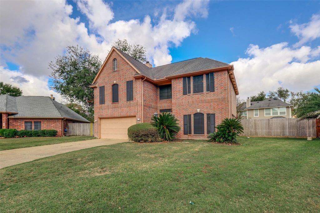 Photo of 326 Dunford Court, Highlands, TX 77562 (MLS # 29178004)