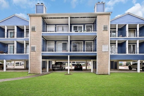 Condo For Sale - 18519 Egret Bay Boulevard #1803<br/> Webster, TX 77058