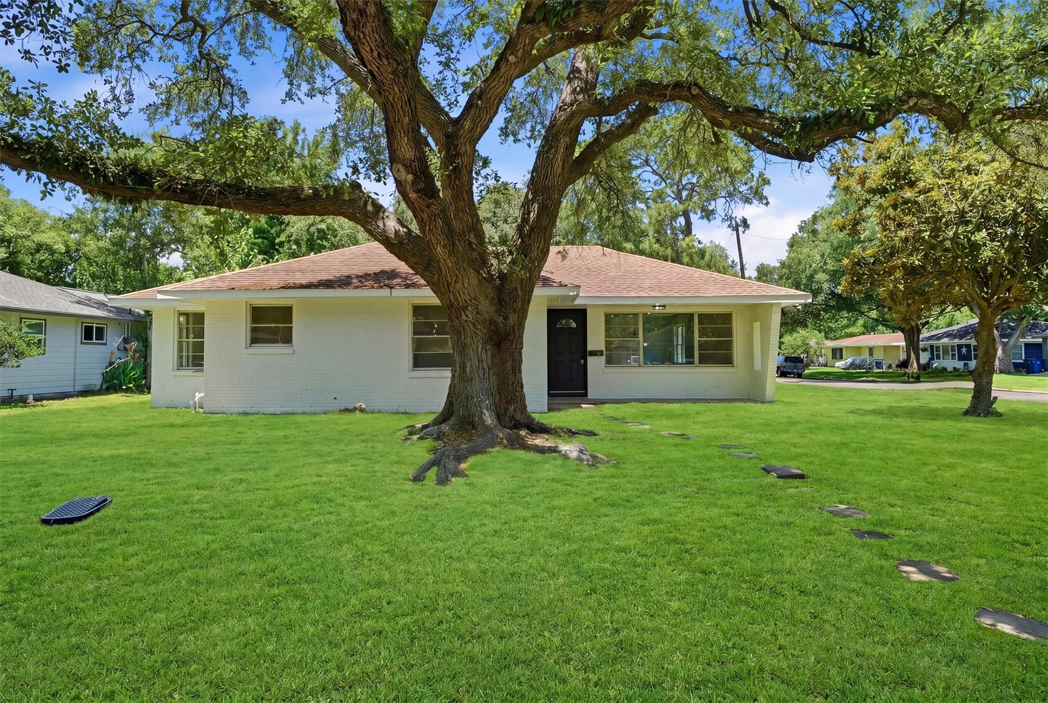 5002 Live Oak Drive