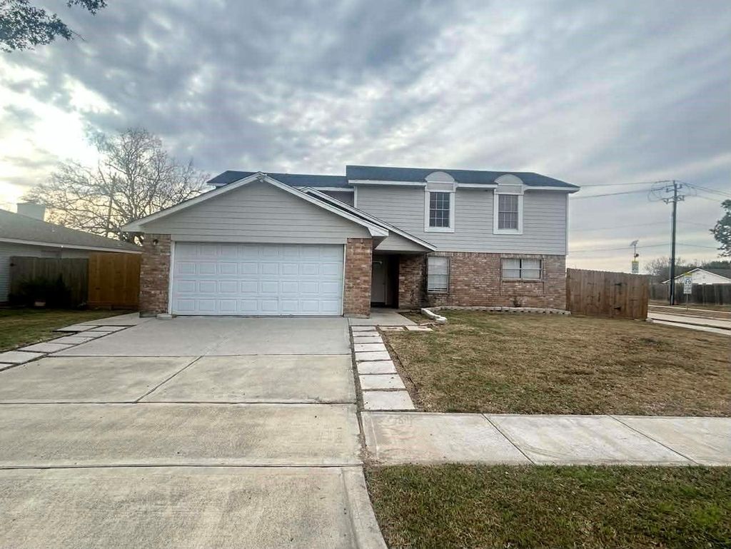 Photo of 10102 Old Towne Lane, Sugar Land, TX 77498 (MLS # 97579983)