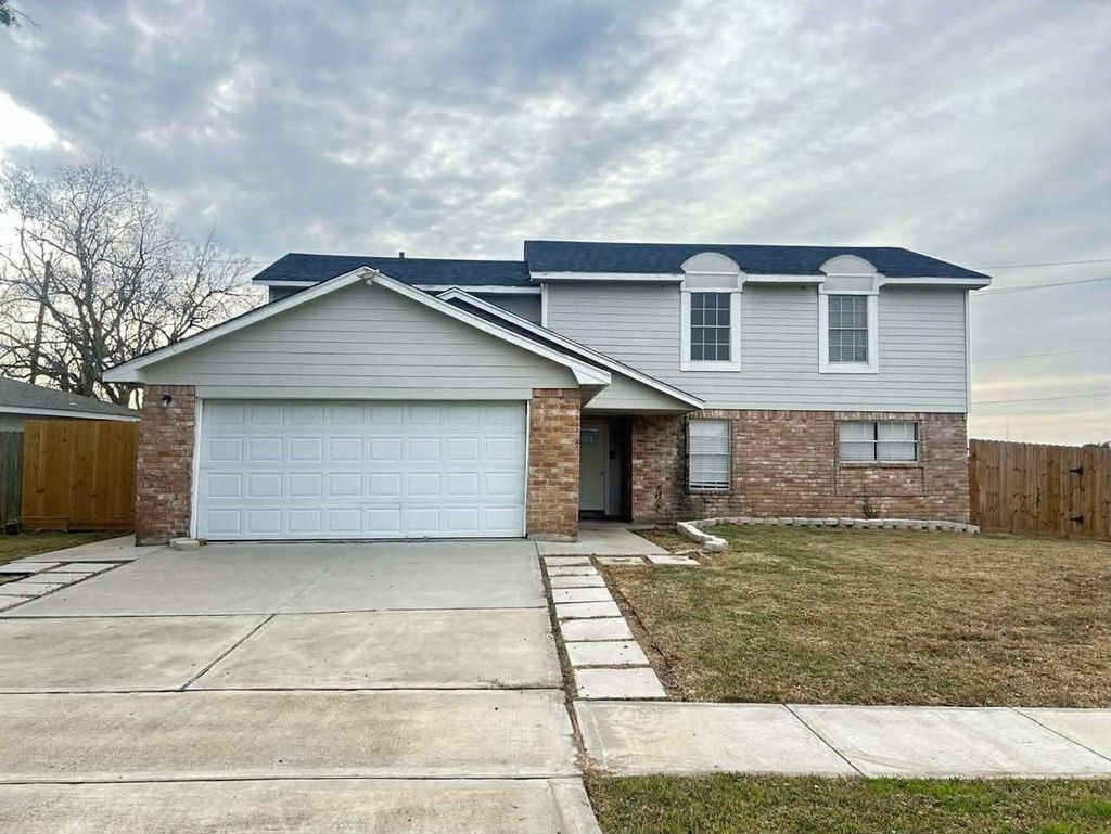 Photo of 10102 Old Towne Lane, Sugar Land, TX 77498 (MLS # 97579983)