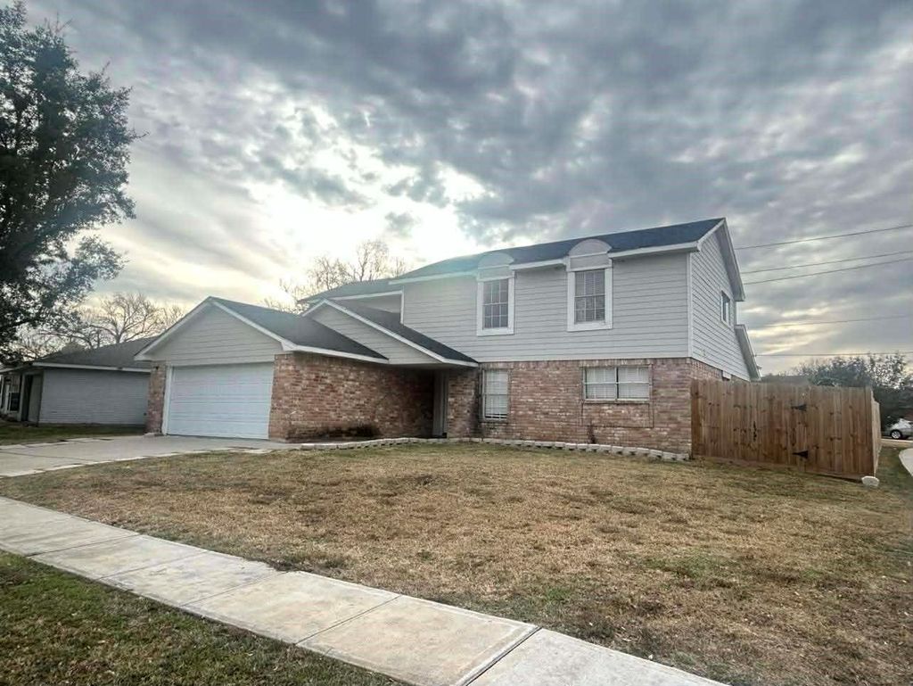 Photo of 10102 Old Towne Lane, Sugar Land, TX 77498 (MLS # 97579983)