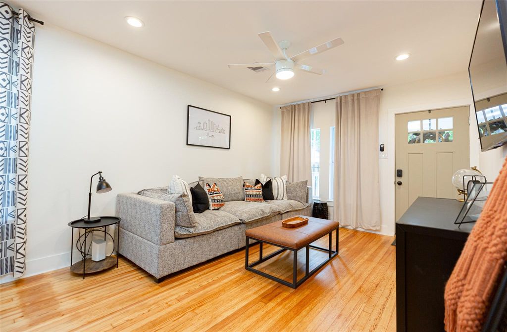 Photo of 3608 Mcilhenny Street, Houston, TX 77004 (MLS # 28036648)