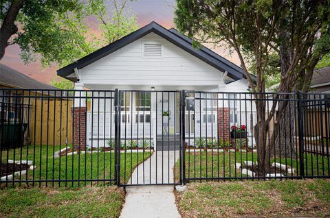 Tiny photo for 3608 Mcilhenny Street, Houston, TX 77004 (MLS # 28036648)