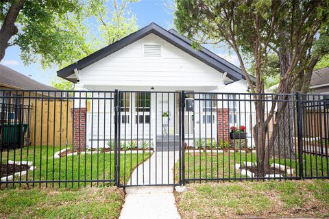 Tiny photo for 3608 Mcilhenny Street, Houston, TX 77004 (MLS # 28036648)