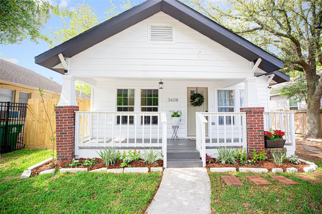 Photo of 3608 Mcilhenny Street, Houston, TX 77004 (MLS # 28036648)