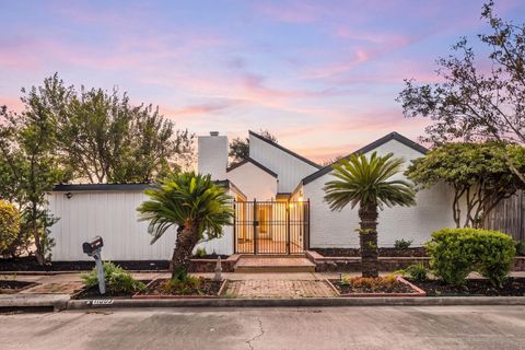Photo of 11003 Bellbrook Drive, Houston, TX 77096 (MLS # 85139497)
