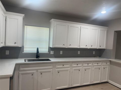 Photo of 115 S Blackwell Street, Pasadena, TX 77506 (MLS # 46481017)