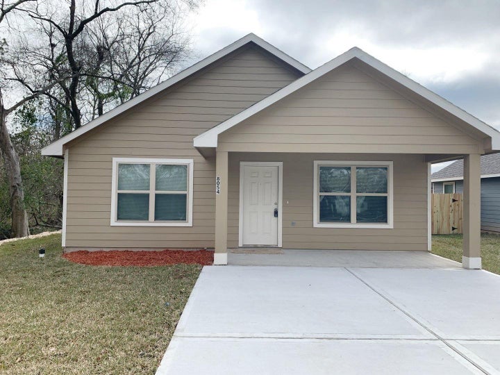 Photo 1 of 17 — 3902 Bennington Street, Houston, TX 77016