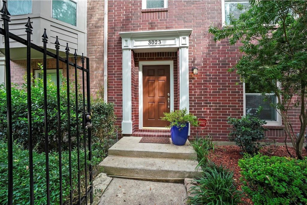 Photo of 3023 Austin Street, Houston, TX 77004 (MLS # 66651499)