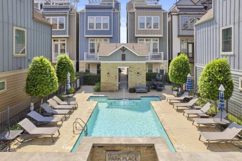 Photo of 702 N Shepherd Drive, Houston, TX 77007 (MLS # 32210190)