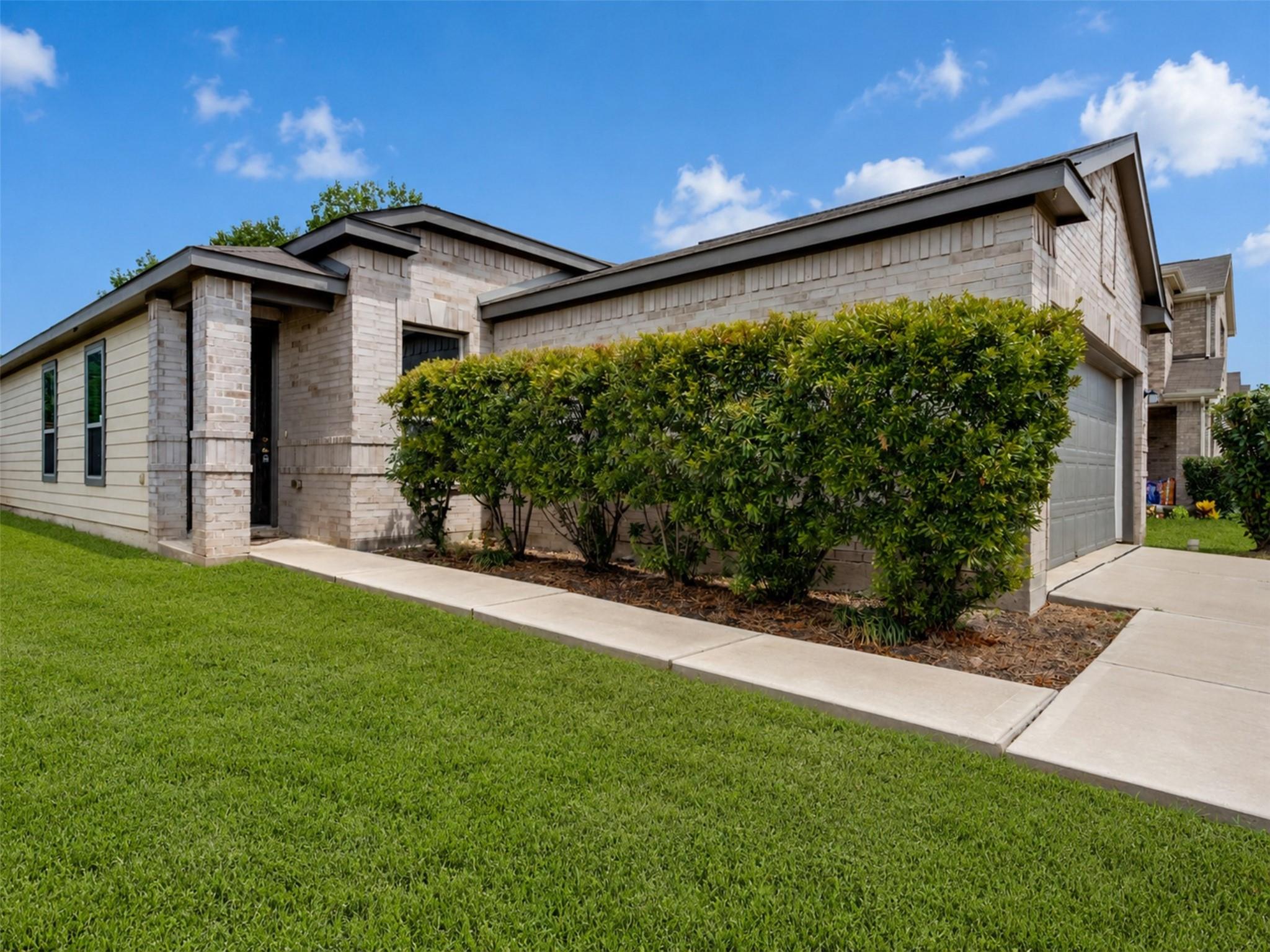 6011 Whitewing Road