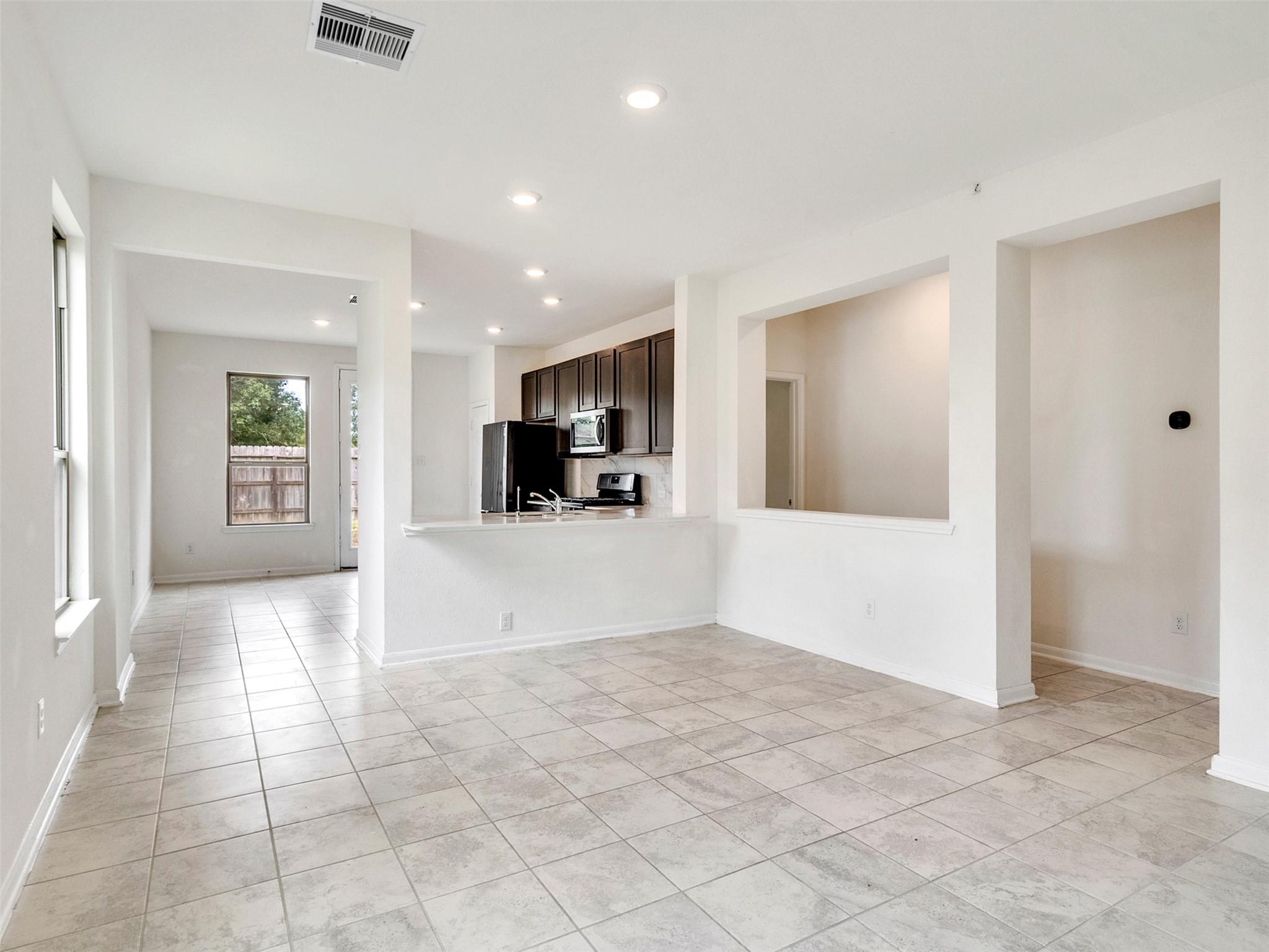 6011 Whitewing Road