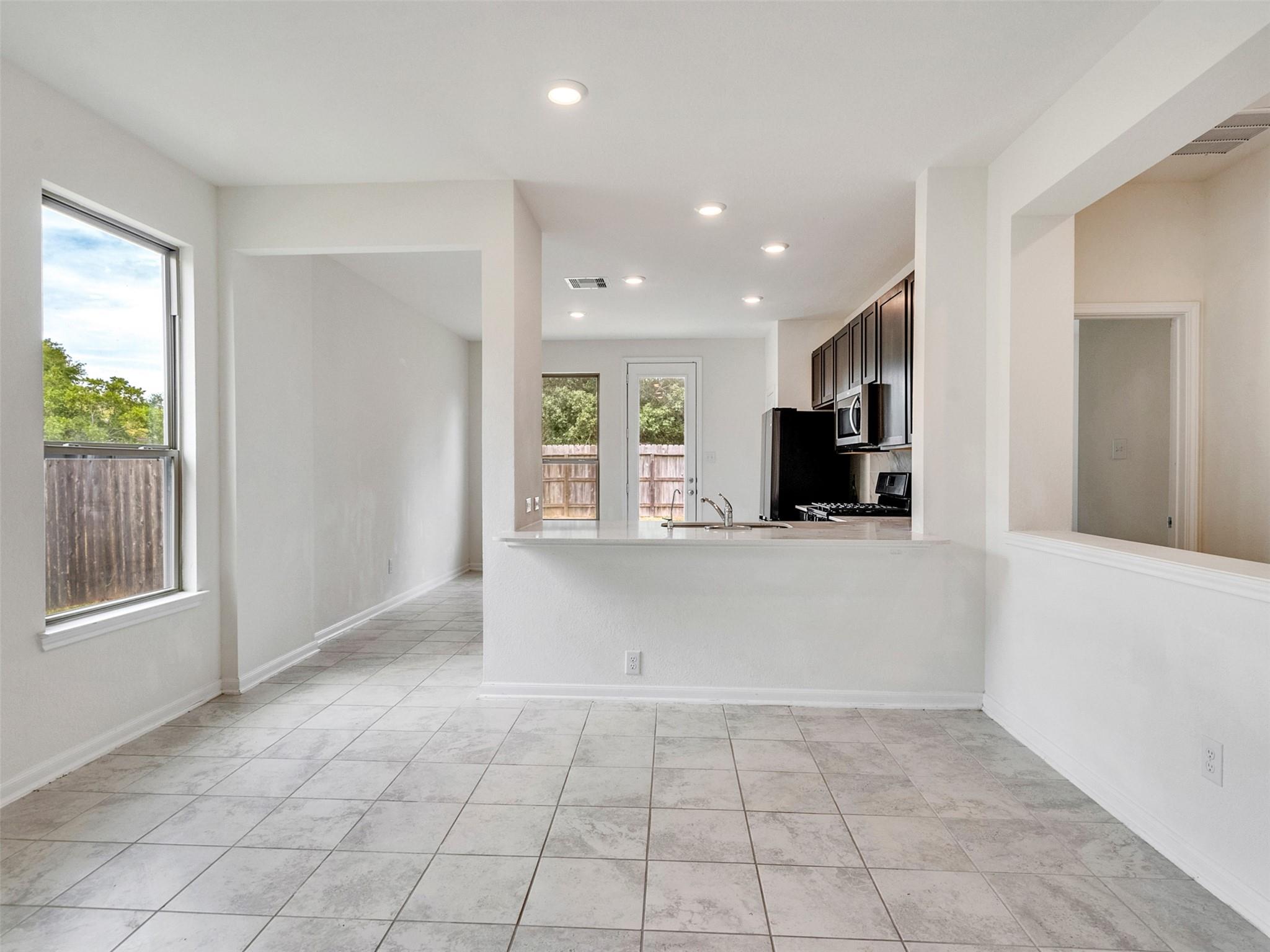 6011 Whitewing Road