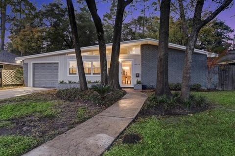 Photo of 6022 Woodbrook Lane, Houston, TX 77008 (MLS # 45608119)
